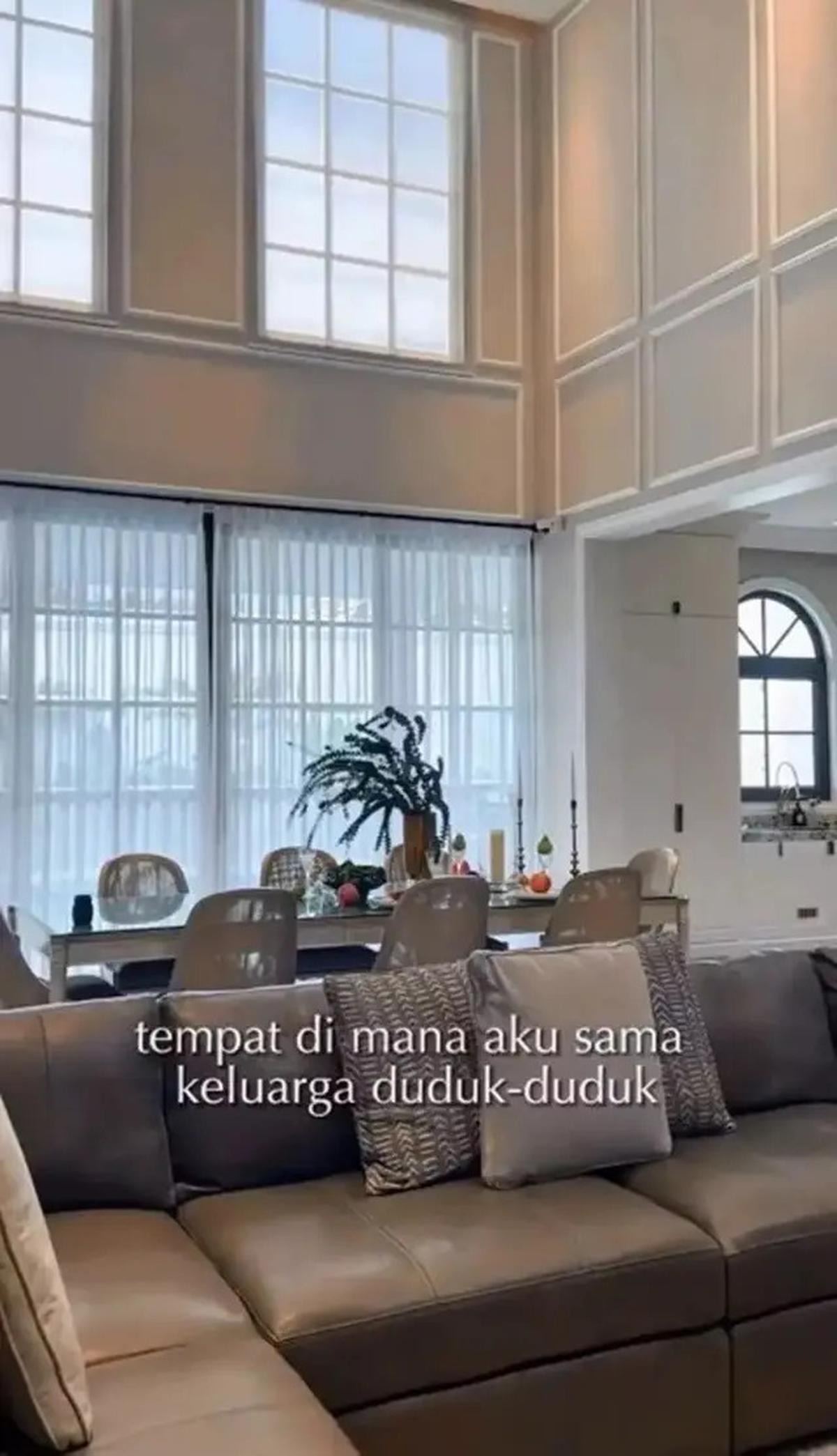 Potret Rumah Nabila Syakieb Bergaya American Classic dengan Dapur Mewah