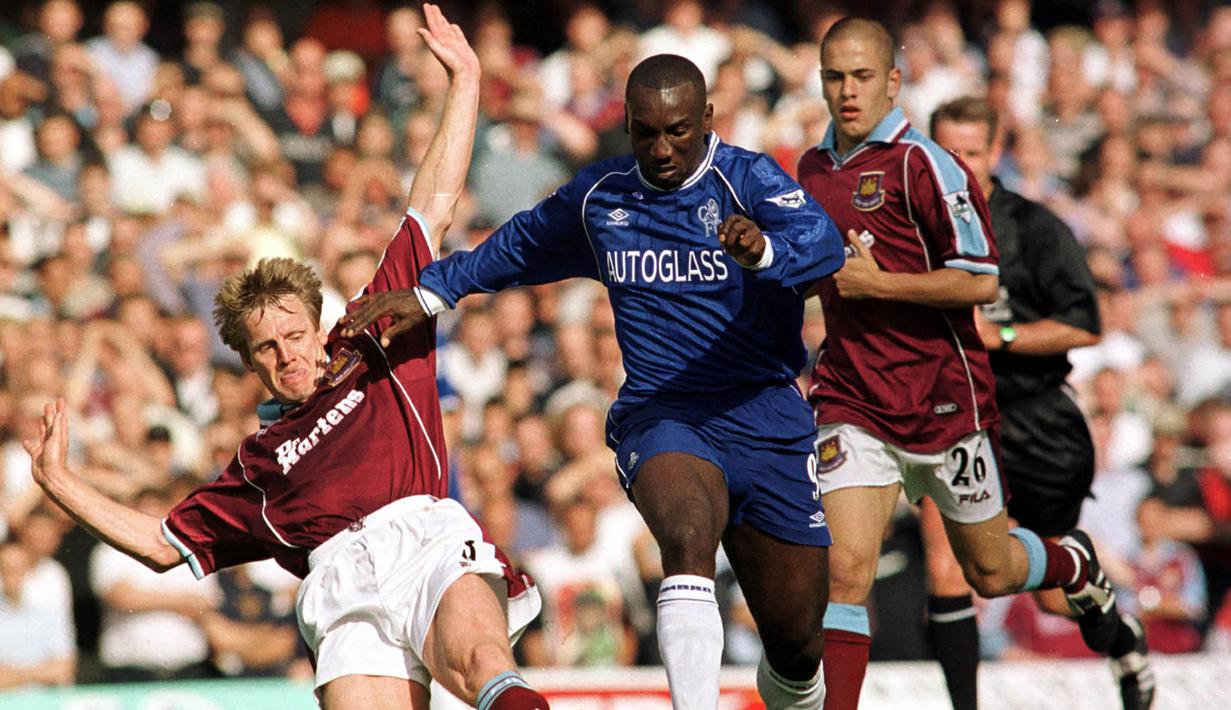 Di Liga Inggris dalam rentang 1983 hingga 2002, Stuart Pearce tercatat pernah membela Coventry City, Nottingham Forest, Newcastle United, West Ham United dan Manchester City. Namun tak sekalipun ia meraih titel juara Liga Inggris. (AFP/Roger Parker)