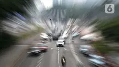 Kendaraan melintas di Jalan Jenderal Sudirman, Jakarta, Kamis (10/7/2020). Pemerintah Provinsi DKI Jakarta kembali tiadakan aturan ganjil genap berdasarkan nomor polisi kendaraan seiring penerapan pembatasan sosial berskala besar (PSBB), Senin (14/9/2020). (Liputan6.com/Faizal Fanani)