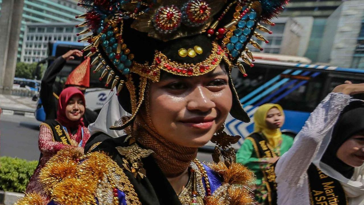 FOTO: Pesona 100 Penari Ayu dari 100 Kabupaten dan Kota Warnai HUT RI di Bundaran HI