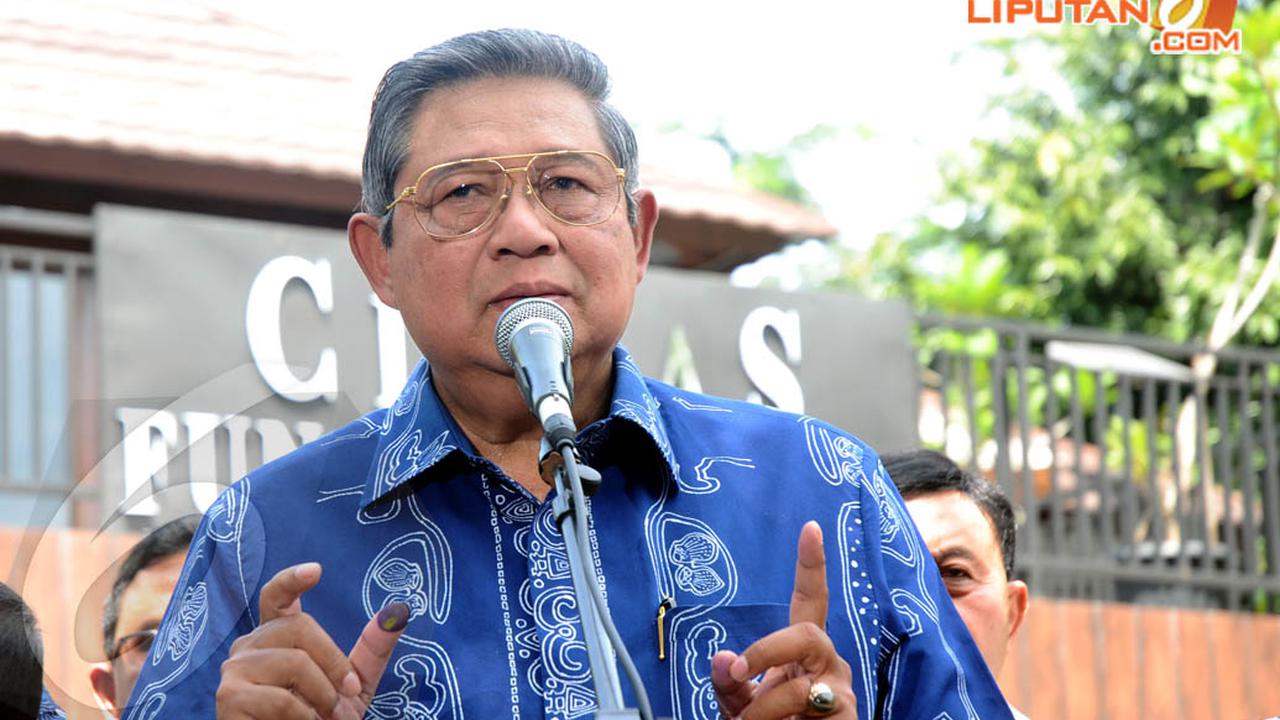 Datangi TPS 006, SBY Sekeluarga Berbatik