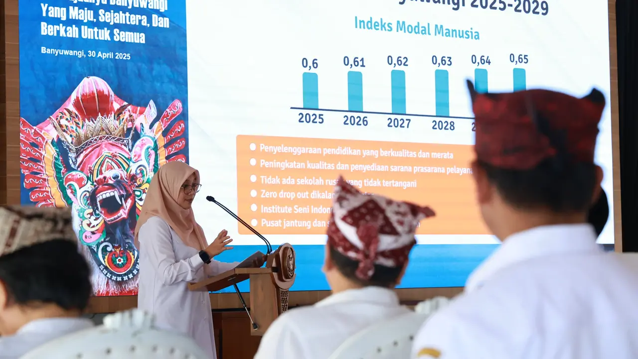 Bupati Banyuwangi Ipuk Fiestiandani memaparkan program jangka panmjang, menengah dan jangka pendek Pemkab Banyuwangi  dalam pembukaan musrenbang tingkat Kabupaten Banyuwangi, di Pendopo Sabha Sawagata Blambangan Banyuwangi (Istimewa)