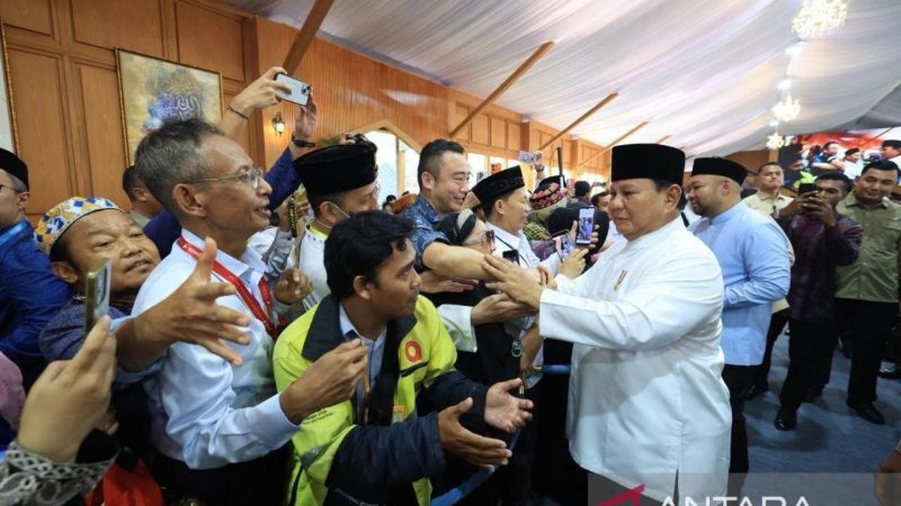 Momen Haru Warga Bersalaman Langsung dengan Presiden Prabowo di Open House Istana Idulfitri 1447 H