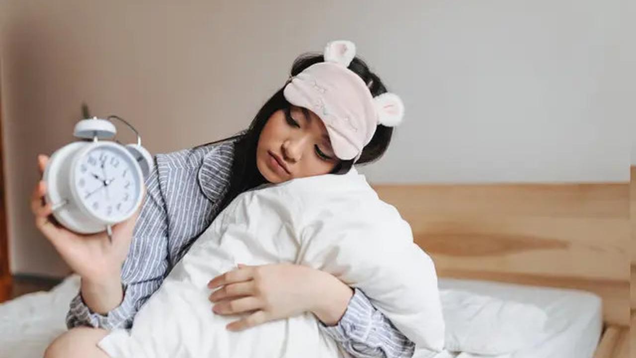 5 Efek Buruk Memiliki Kebiasaan Menggunakan Headset Saat Tidur, Hati-Hati Telinga Rusakn