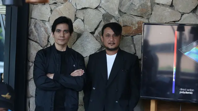 Tyo Nugros membentuk band bernama Direct Action.