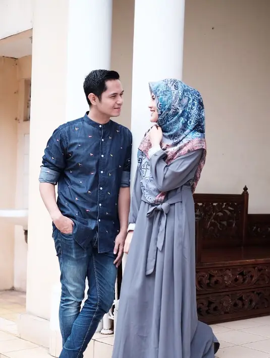 Alasan Dude belum menyuruh sang anak berpuasa karena usianya masih terlalu kecil. Rendra, putra sulung mereka kini masih berusia tiga tahun. (Instagram/dude2harlino)