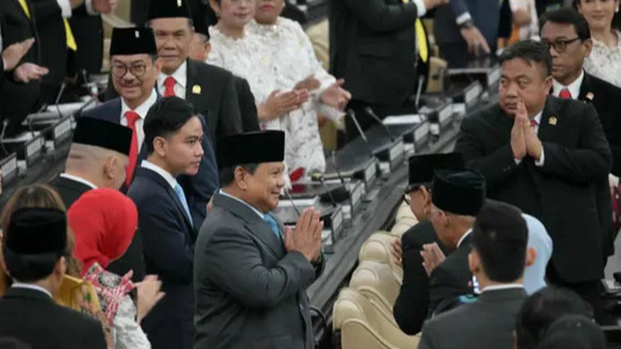 VIDEO: Momen Prabowo Adu Tinju Hingga Ditonton Peserta Sidang di DPR