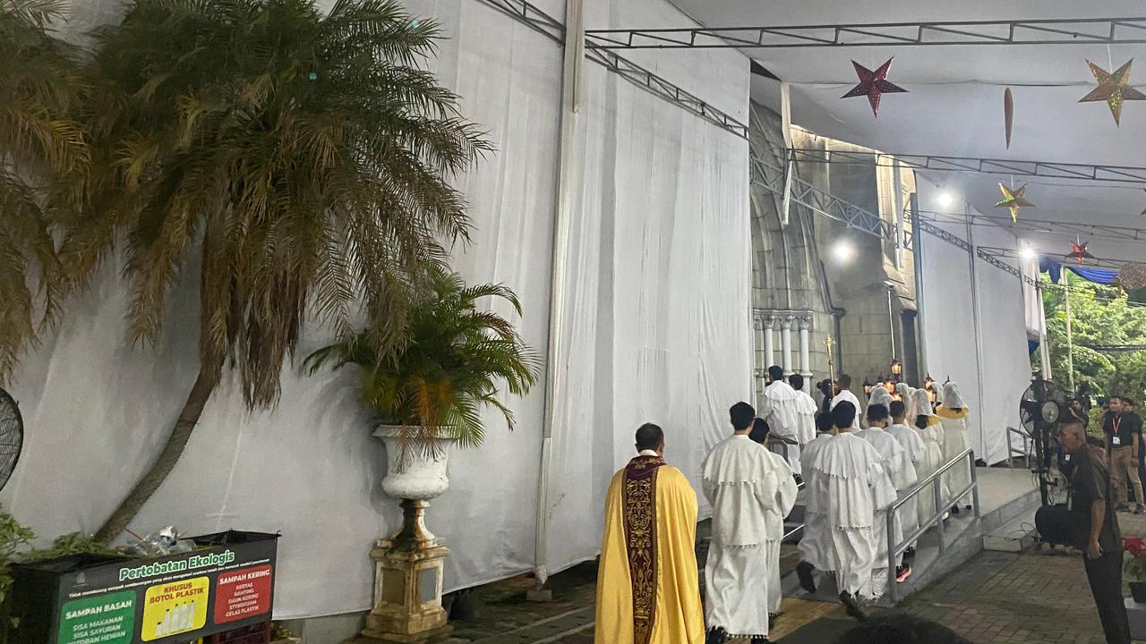 Suasana Terkini Misa Natal dari Gereja Katedral Jakarta Sore Ini