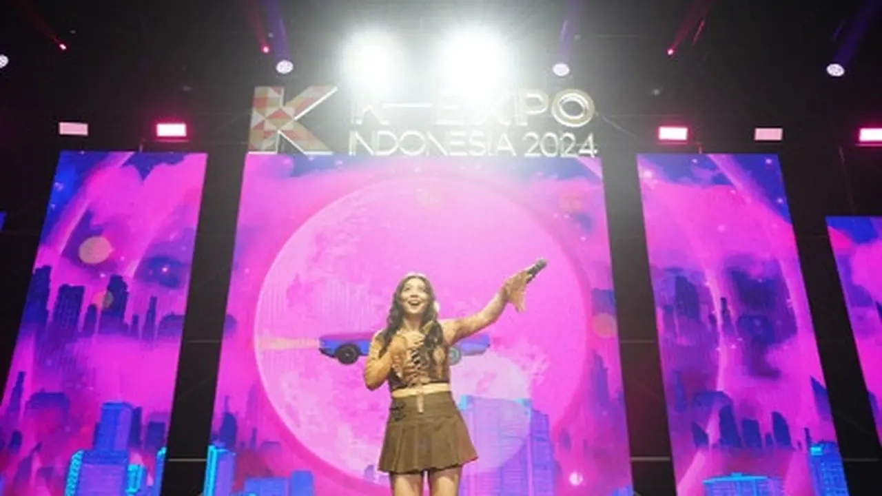 Ailee menampilkan pertunjukan di acara B2C "2024 Indonesia K-Expo" yang berlangsung di Jakarta Convention Center, Indonesia.