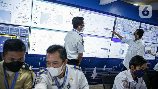 Menhub Budi Karya Sumadi Tinjau Command Center Mudik 2022