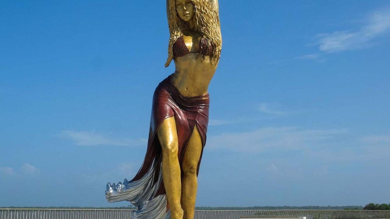 Penyanyi Shakira mendapatkan hadiah kehormatan di kampung halamannya di Barranquilla, Kolombia. Sang Diva dibuatkan sebuah patung berwarna emas setinggi 6.50 meter dan menjadi ikon baru kota tersebut.