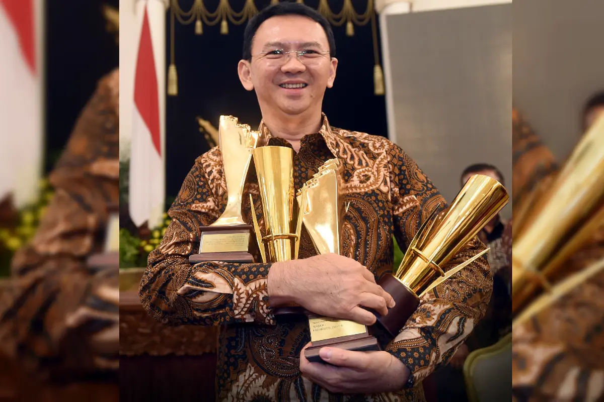 Jakarta Dapat 4 Piala, Senyum Ahok Tak Pernah Pudar