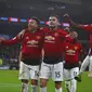 Para pemain Manchester United merayakan gol yang dicetak Jesse Lingard ke gawang Cardiff pada laga Premier League di Stadion Cardiff City, Wales, Sabtu (22/12). Cardiff kalah 1-5 dari MU. (AFP/Geoff Caddick)