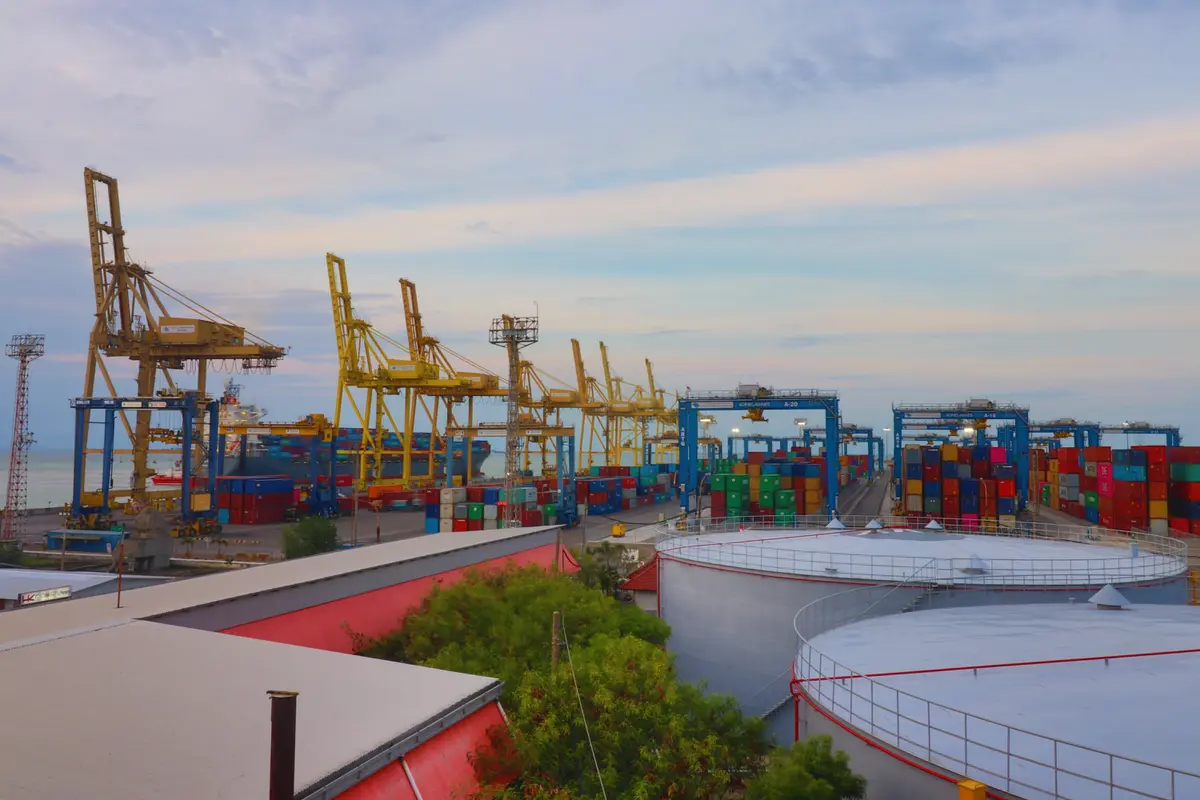 INSA Apresiasi Kerja Cepat KSOP dan Pelindo III Tangani Kapal Tabrak Crane