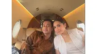 Momen Raffi Ahmad dan Nagita Slavina kondangan ke pernikahan Kaesang Pangarep dan Erina Gudono. (Sumber: Instagram/raffinagita1717)