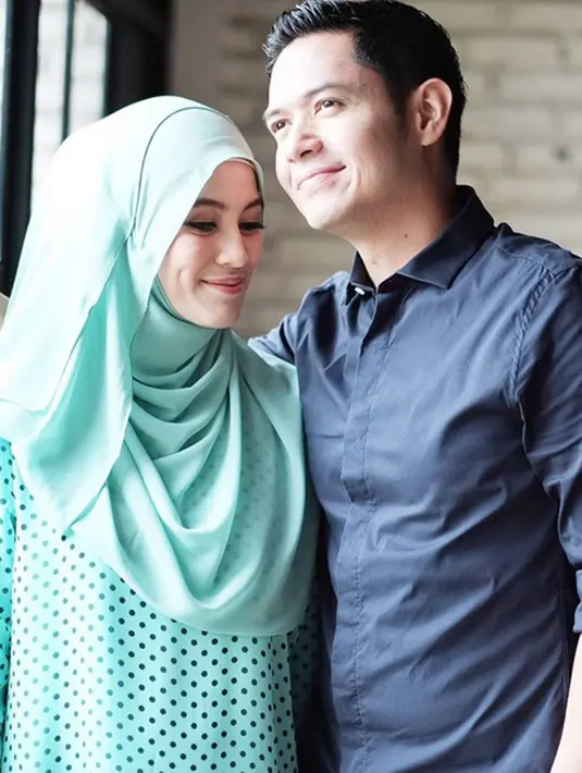 "Saya kenal Icha di lokasi syuting. Kami syuting bareng untuk sebuah sinetron. Saya sudah lulus kuliah, sedangkan Icha masih SMP," kenang Dude saat berbincang dengan Bintang.com, lewat sambungan telepon beberapa waktu lalu. (Instagram/ichasoebandono)