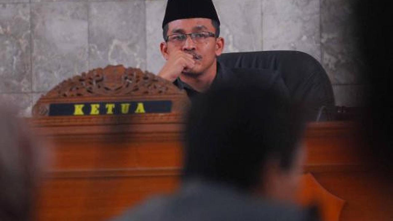 Sidang Aceng ditunda, warga marah-marah di gedung DPRD Garut