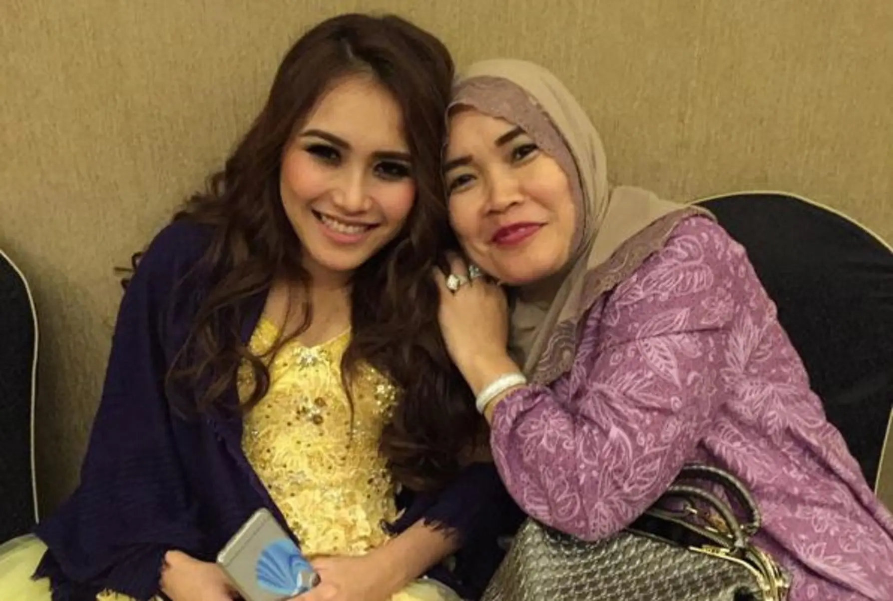 Ayu Ting Ting dan Umi Kalsum (Instagram/@mom_ayting92)