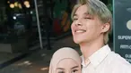 Terbiasa tampil dengan rambut hitam, kali ini Rey memilih untuk mengubah warna rambutnya menjadi pirang. Unggahan ini dengan cepat menjadi sorotan, membuat banyak netizen terpesona dengan perubahan warna rambut yang baru dari Rey.  (Liputan6.com/IG/@reymbayang)