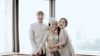 Penampilan Siti Badriah di pernikahan adik ipar. (Instagram/@sitibadriahh)