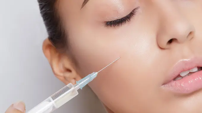 Sederet Manfaat dan Bahaya Suntik Vitamin C  (Misha Beliy/Shutterstock)