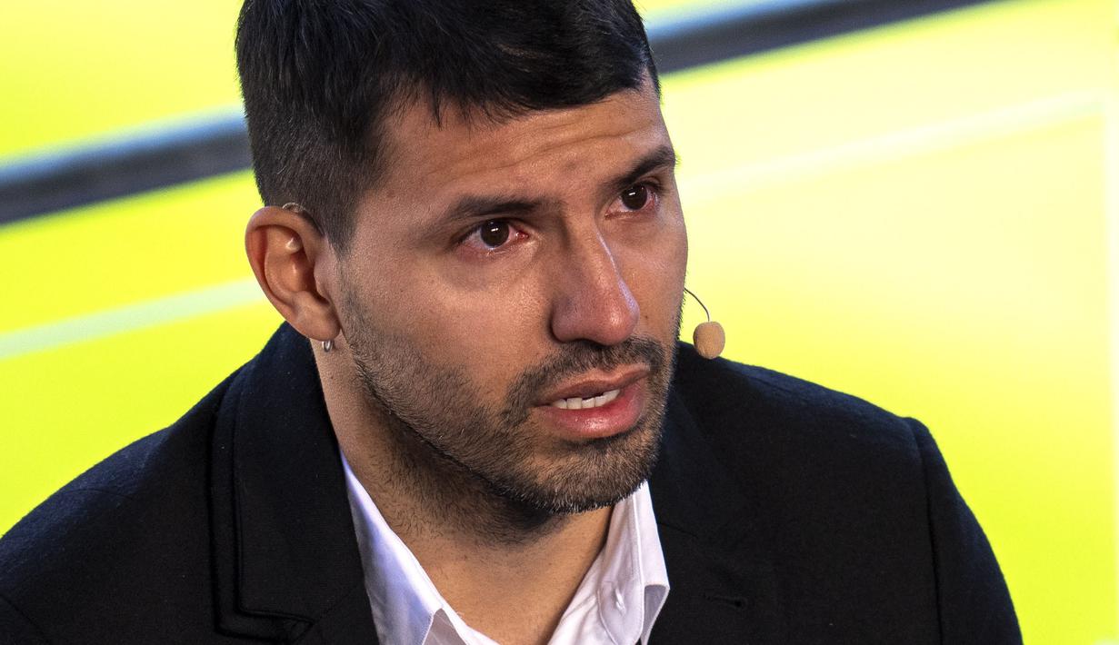 Sergio Aguero resmi mengumumkan kabar pensiunnya sebagai seorang pesepak bola pada Rabu (15/12/2021) malam WIB. (AP/Emilio Morenatti)