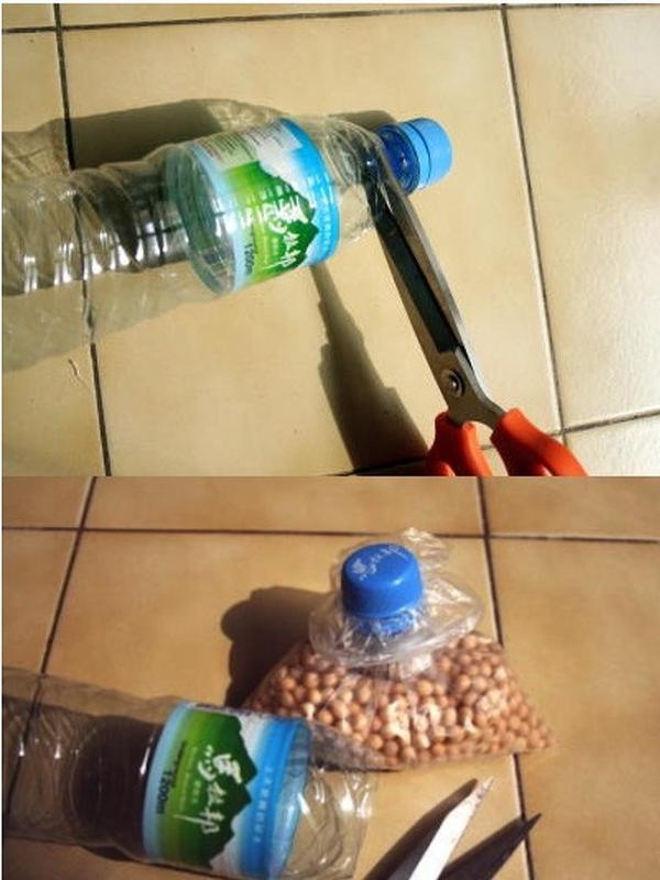 Botol plastik yang digunakan untuk menjadi pengunci plastik (Sumber: Imgur/m4tth3w)