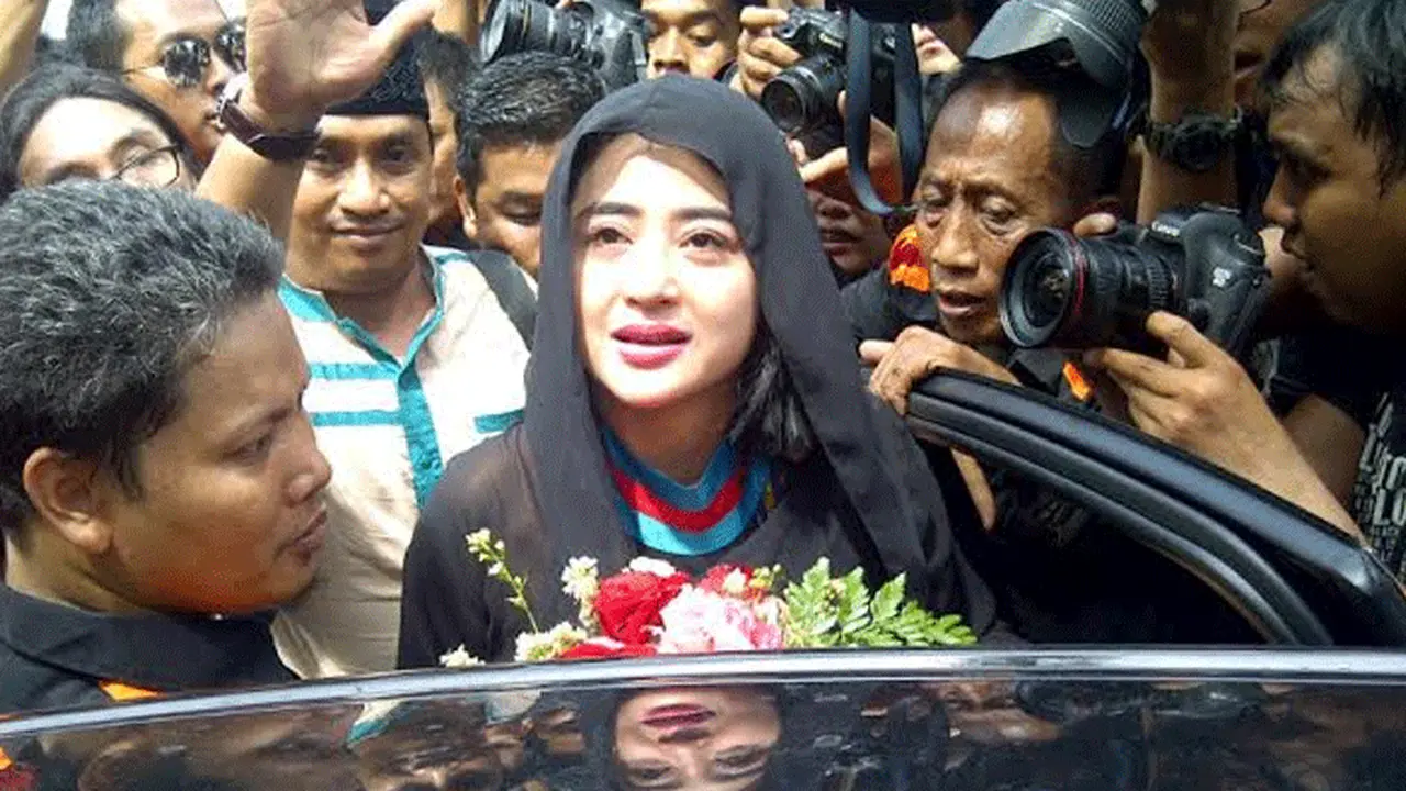Dewi Perssik