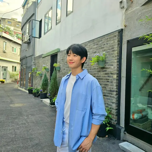 Jung Hae In. (Instagram/ holyhaein)