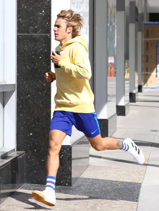 Justin Bieber pun mengunggah dua buah foto di Insta Storynya. (instagram/justinbieber)