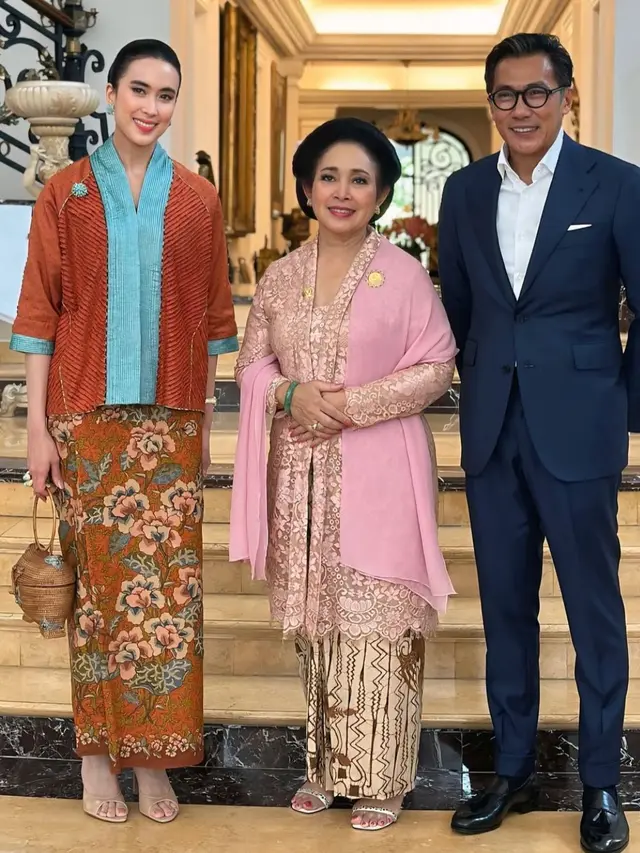 7 Potret Widiyanti Putri Wardhana Menteri Pariwisata RI dengan Style Outfit Modern, Penuh Pesona (credit: instagram.com/widi.wardhana).