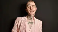 Lil Peep, rapper muda berbakat asal New York. [foto: www.theguardian.com/Swan Gallet/WWD/Rex/Shutterstock]