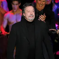 Tim Curry pada 2010 di Los Angeles. (KEVIN WINTER / GETTY IMAGES NORTH AMERICA / Getty Images via AFP)