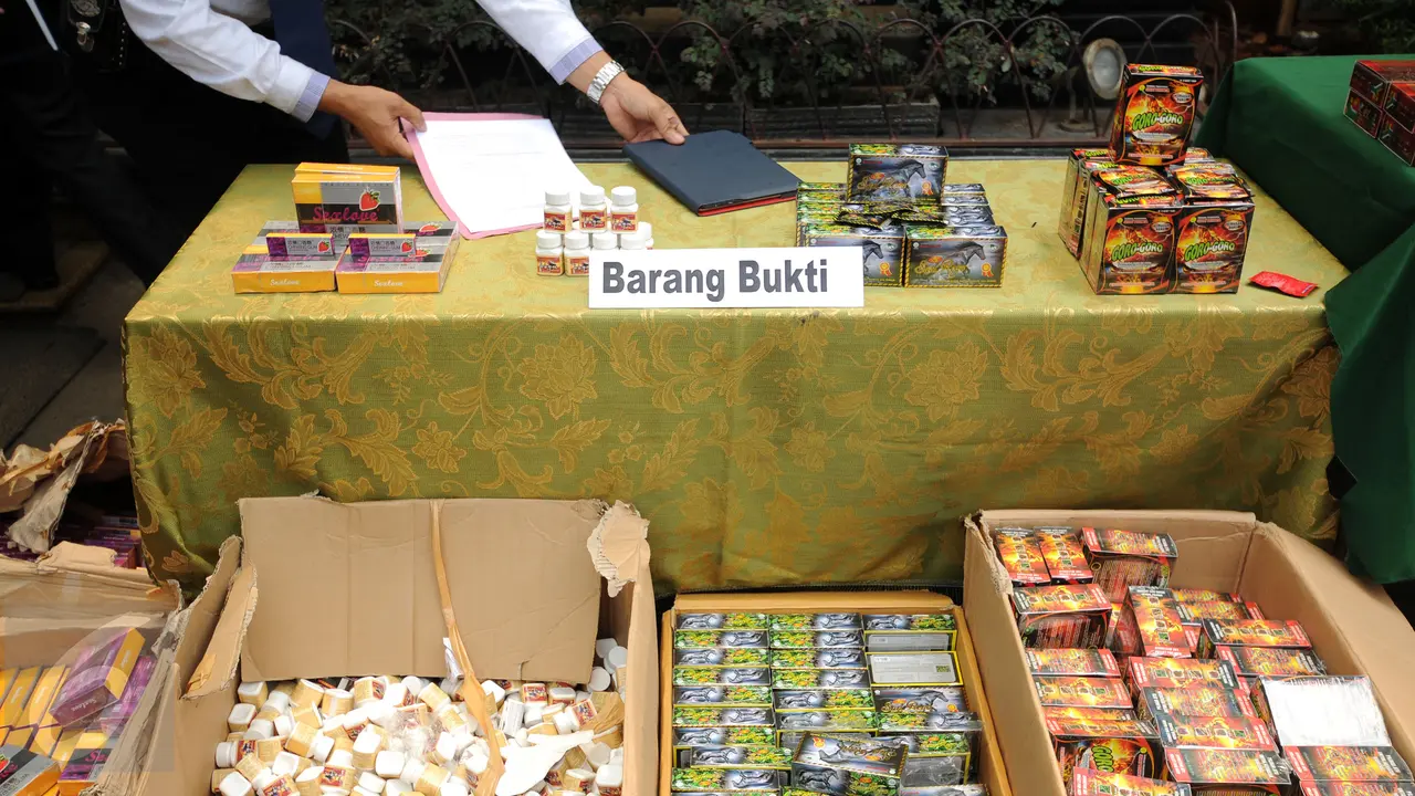 20151109-Polda Metro Jaya Ungkap Pemalsuan Puluhan Jenis Obat-Jakarta