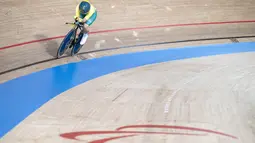 Atlet balap sepeda asal Australia, Paige Greco berkompetisi pada nomor C1-3, 3000 m pursuit putri Paralimpiade Tokyo 2020 di Izu Velodrome, Rabu (25/8/2021). Greco mengukir catatan waktu tercepat, 3:50.815  sekaligus menjadi rekor dunia yang baru. (Charly TRIBALLEAU / AFP)