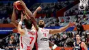 Dua pemain timnas basket Lebanon, Ali Haidar (kanan) dan Karim Zeinoun menahan laju pebasket Perancis pada penyisihan Grup H FIBA World Cup 2023 di Indonesia Arena, Gelora Bung Karno, Jakarta, Selasa (29/8/2023). (Liputan6.com/Helmi Fithriansyah)