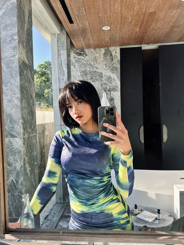 6 Gaya Kompak Fuji dan Calon Kakak Ipar Rebecca Klopper Liburan di Bali, Klop bak Sister Goals!