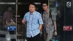 Dirut PT PJB, Iwan Agung Firstantara berjalan keluar usai menjalani pemeriksaan oleh penyidik di gedung KPK, Jakarta, Jumat (12/10). Iwan Agung Firstantara diperiksa sebagai saksi untuk tersangka mantan Mensos Idrus Marham. (Merdeka.com/Dwi Narwoko)