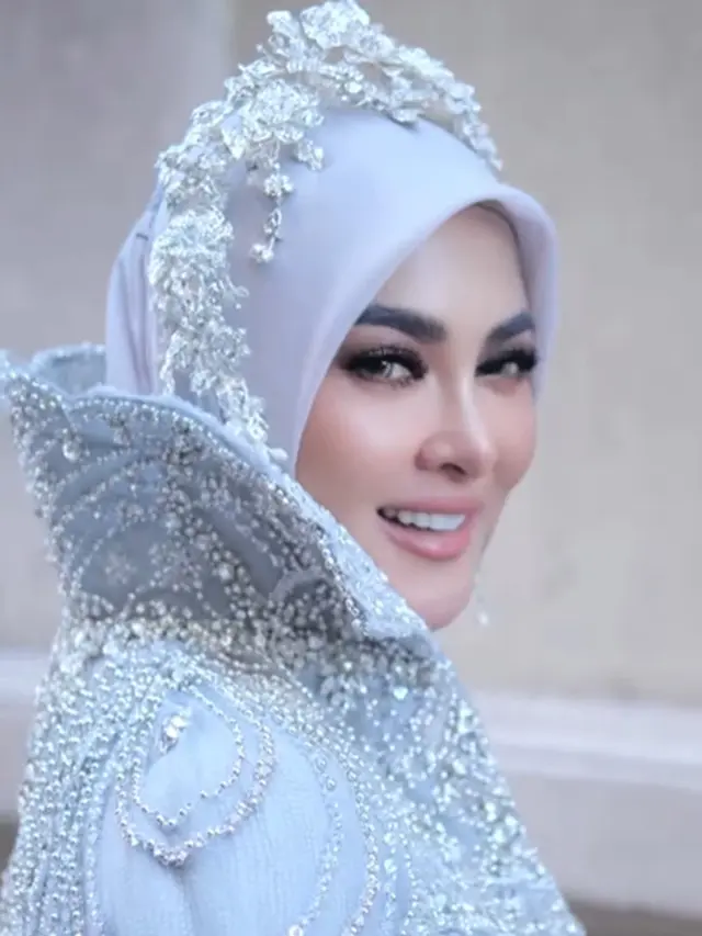 Potret Model Gaun Putih yang Dipakai Syahrini