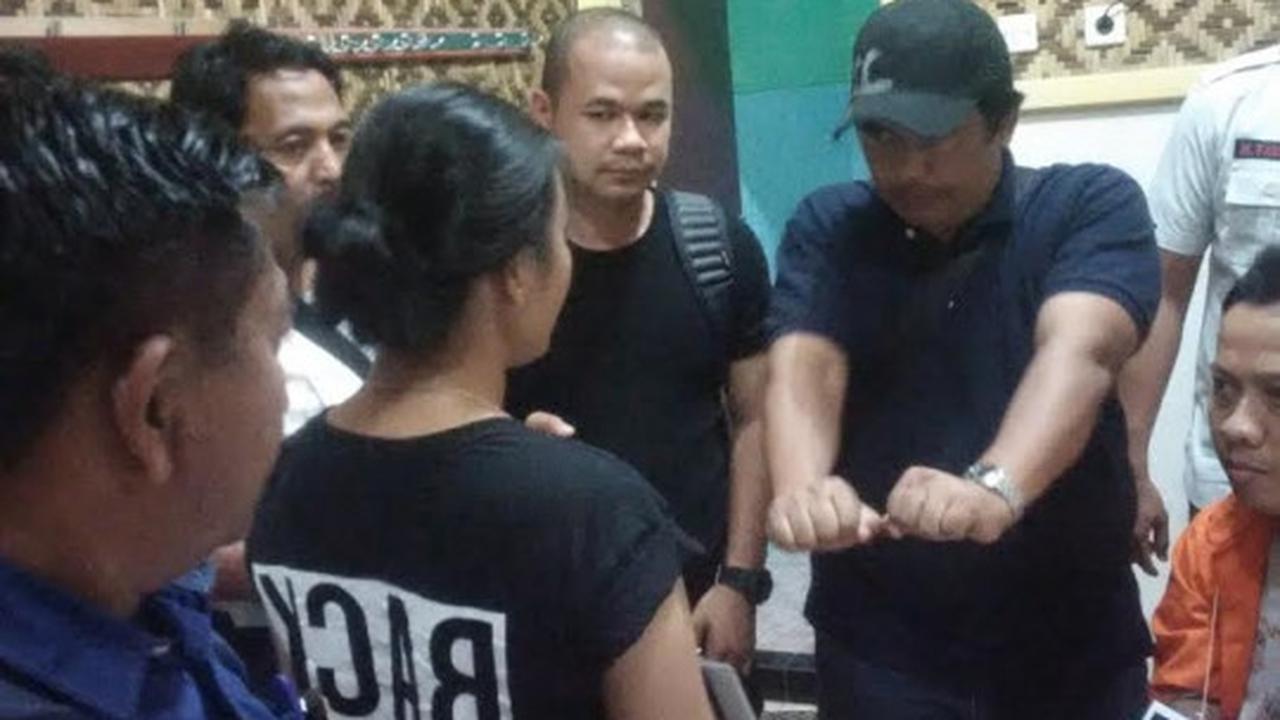 Ini adegan rekonstruksi pembunuhan sekretaris cantik XL