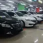 Mobil bekas di Mega Glodok Kemayoran, Jakarta.