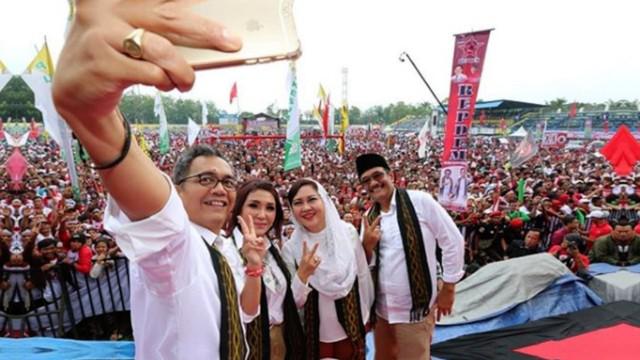 Istri Djarot dan Sihar kompak mengunggah foto di Instagram disertai tulisan berupa dukungan untuk sang suami. Djarot Saiful Hidayat dan Sihar Sitorus kalah dalam hitung cepat Pilgub Sumut 2018.