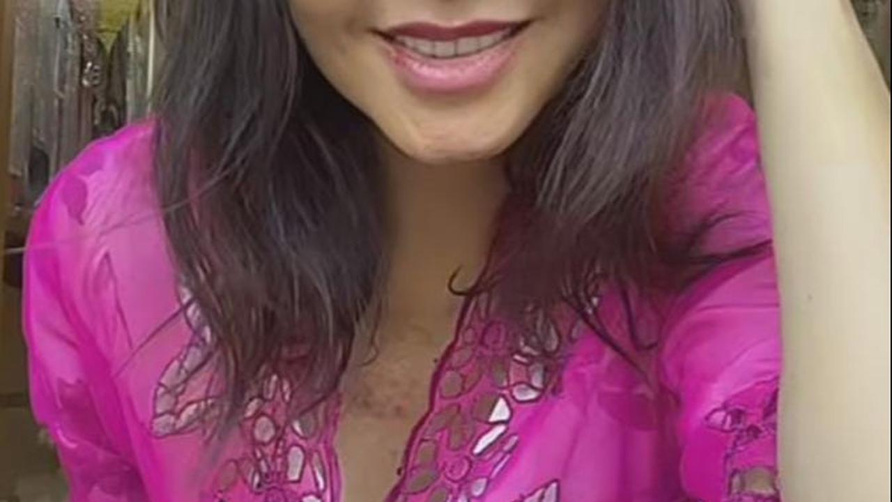 Bunda Corla dibanjiri pujian atas hasil operasi plastiknya yang memukau. Kini, pesonanya semakin bersinar, mencuri hati banyak orang.