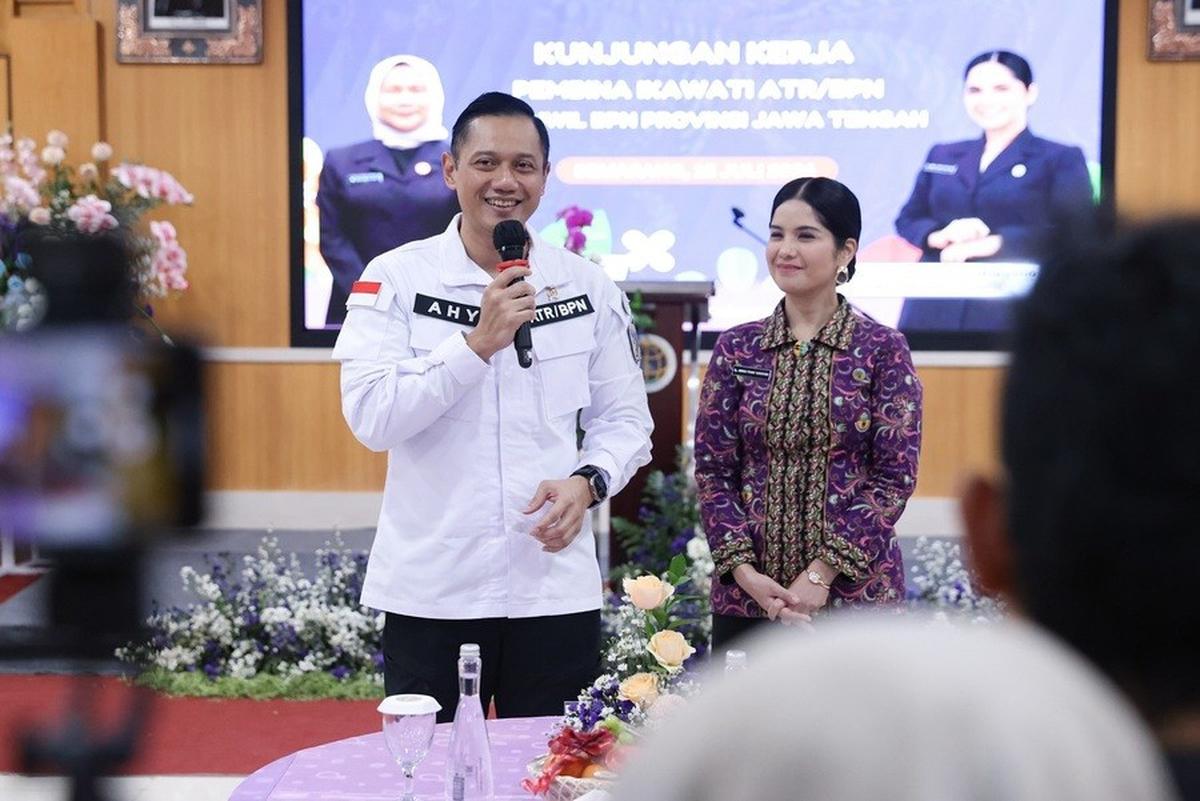 "Keberhasilannya mas Agus adalah keberhasilan saya, keberhasilan anak turun saya juga ada peran saya di situ, meski nggak mudah," pungkasnya.&nbsp;