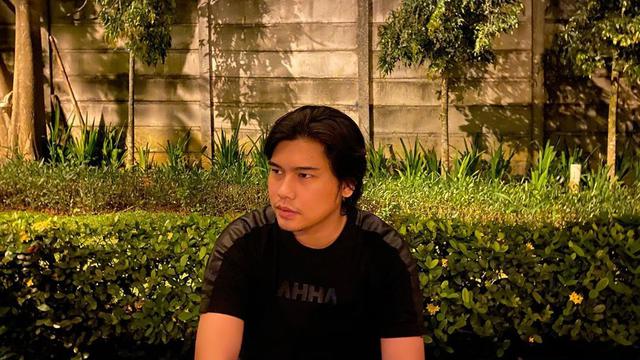 6 Potret Terbaru Adam Rama, Pemeran Hisyam ‘Tukang Bubur Naik Haji’