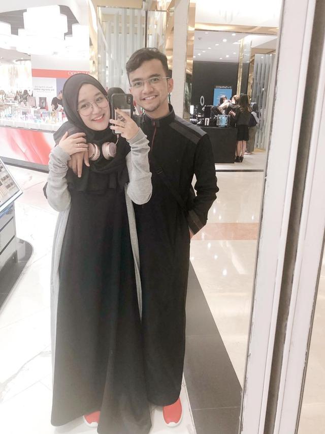 6 Potret Kayla Nadira dan Suami, Kakak Ipar Gus Zizan yang Juga Nikah Muda