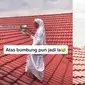 Viral, Prewedding di Atas Genteng Rumah Ini Bikin Warganet Deg-Degan (Sumber: mStar)