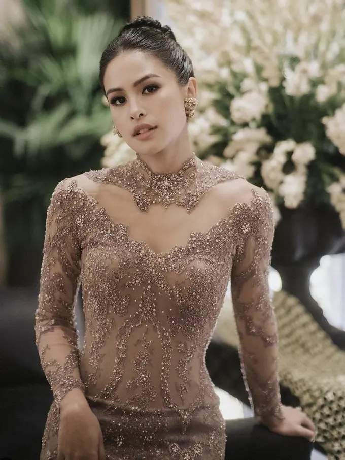 Maudy Ayunda, Kebaya Champagne