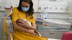 Kate Middleton mengunjungi RS Royal Surrey County. (Foto: AP Photo/Alastair Grant, Pool)