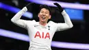 Tottenham Hotspur menandatangani kontrak sponsor kaus bernilai 400 juta  dolar selama lima tahun dengan AIA pada awal musim Liga Premier 2014-15. AIA sendiri merupakan salah satu perusahaan asuransi jiwa terbesar di Asia. (AFP/Daniel Leal)